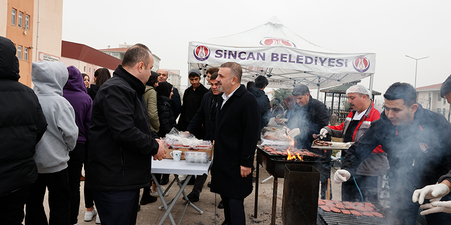 Sincan Belediyesinden öğrencilere sucuk ekmek ikramı