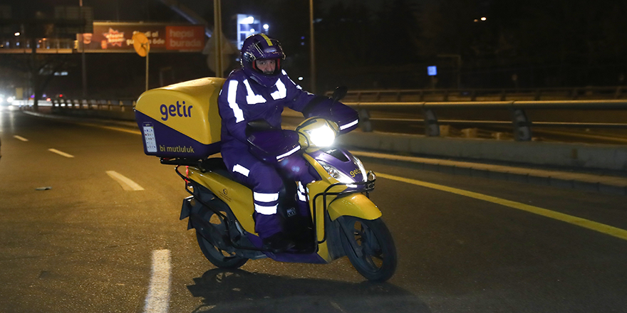 Bakan Varank’ın motosikletli yılbaşı mesaisi