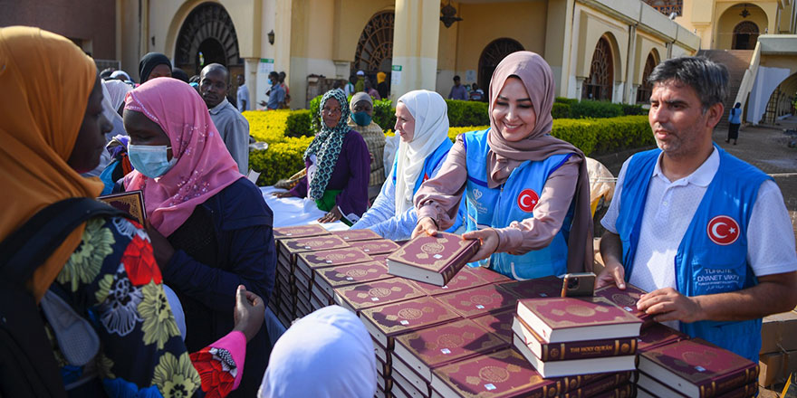 Türkiye Diyanet Vakfı 85 ülkede 1,5 milyon Kur’an-ı Kerim hediye etti