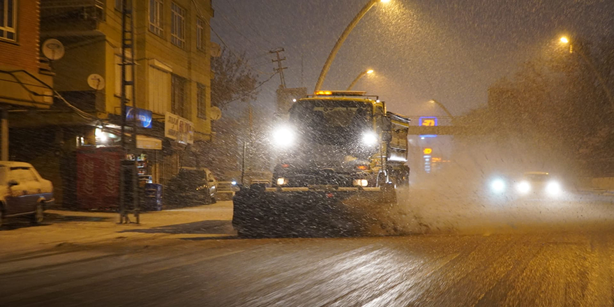 Ankara’da kar yağışı etkisini artırdı