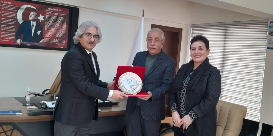 Ali Çetin’e anlamlı plaket