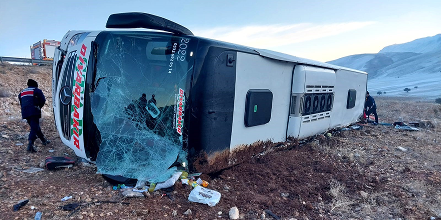 Afyonkarahisar’da yolcu otobüsü devrildi: 6 ölü, 35 yaralı