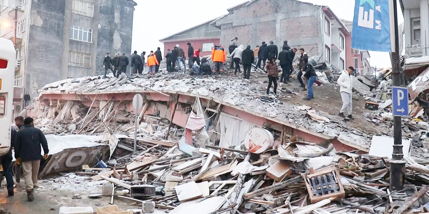 Malatya'da 140'ın üzerinde bina çöktü!