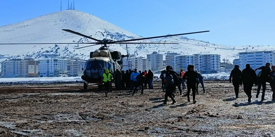 Köylere askeri helikopterlerle erzak sevkiyatı yapılıyor