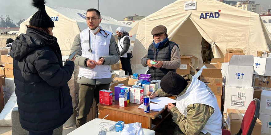 Yeryüzü Doktorları Deprem Bölgesinde Sağlık Hizmeti Sunuyor