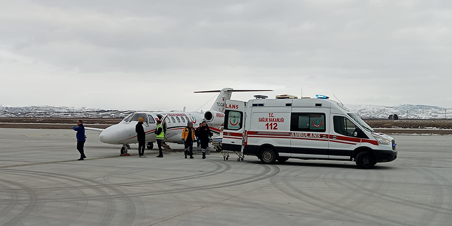 Enkaz altından 11 gün sonra kurtarılan Aleyna, ambulans uçakla Ankara’ya getirildi