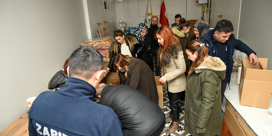 Altındağ'daki depremzedelere yemek yardımı sürüyor