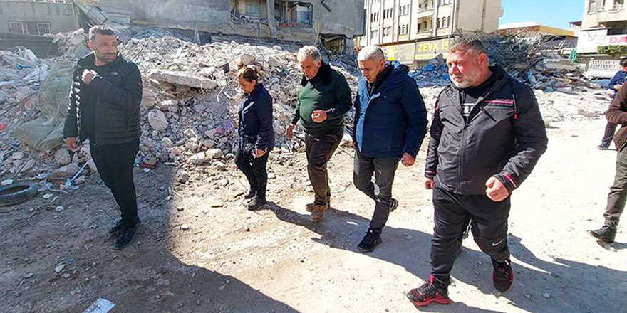 Onat’tan afet bölgesindeki gazetecilere ziyaret