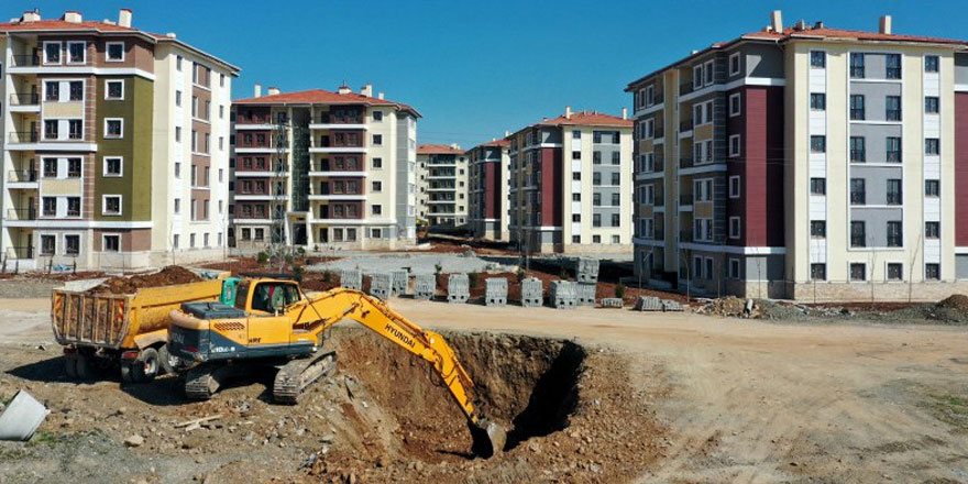 Deprem konutları için ilk kazma vuruldu