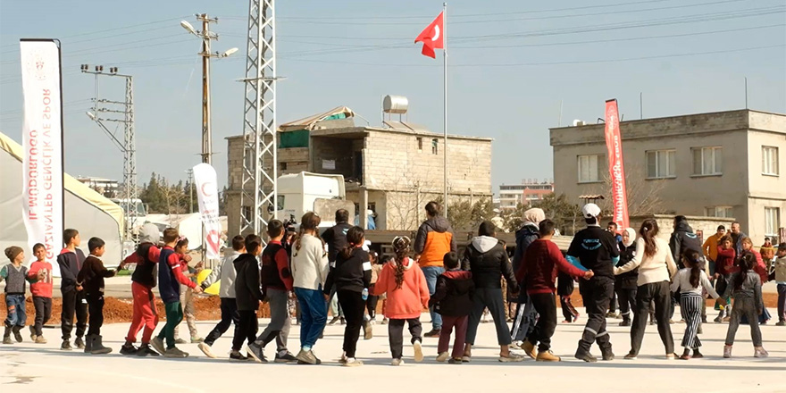 Bakan Kurum: “Depremzede kardeşlerimizin ne ihtiyacı varsa hepsine yetişmeye çalışıyoruz”