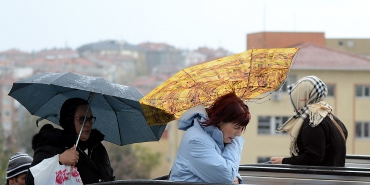 Ankara'da yağış ve lodos etkili oluyor