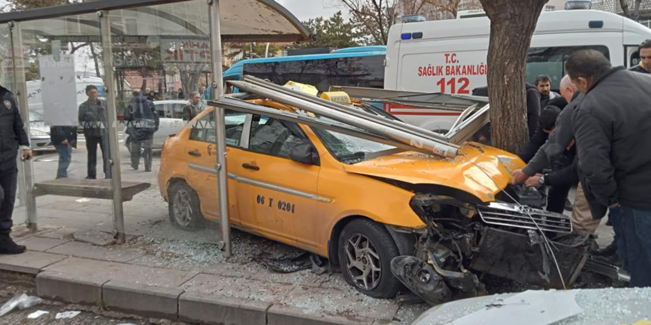 Ankara'da taksi şöförü durağa daldı