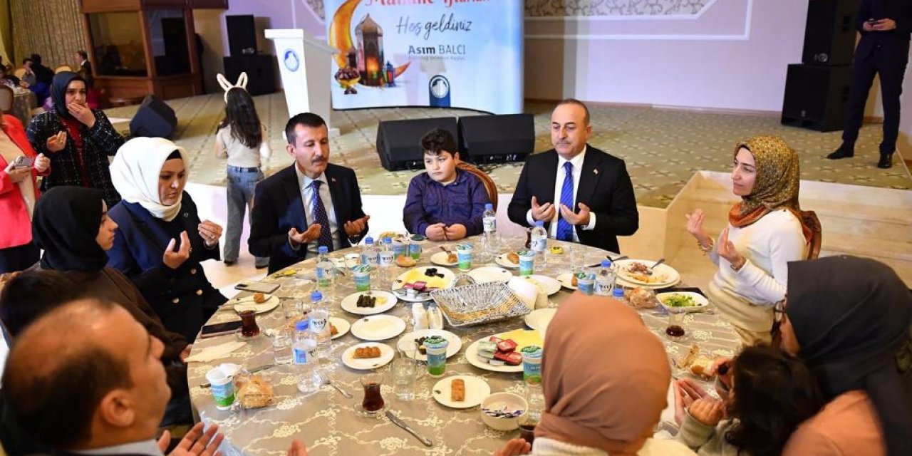 Dışişleri Bakanı Mevlüt Çavuşoğlu, Altındağlılarla iftarda buluştu