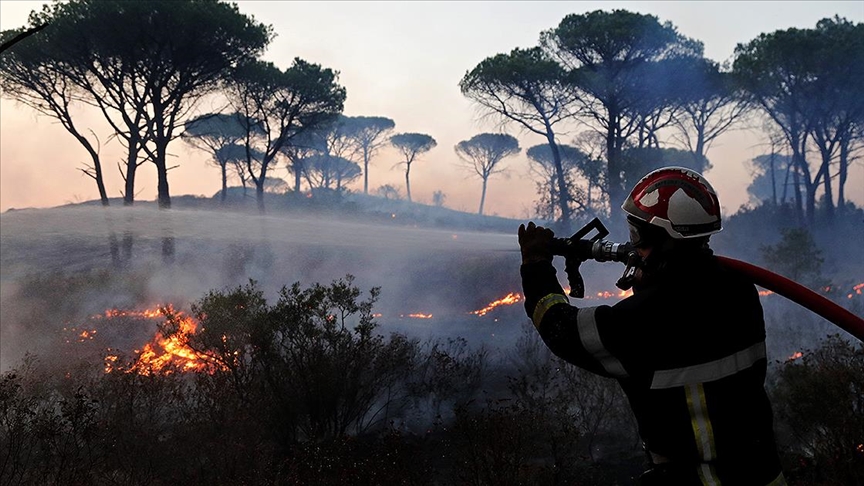 Fransa’da çıkan orman yangınında 300 kişi bölgeden tahliye edildi
