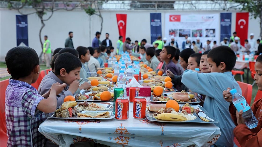 TİKA Afganistan'daki 150 yetim çocuk için iftar verdi
