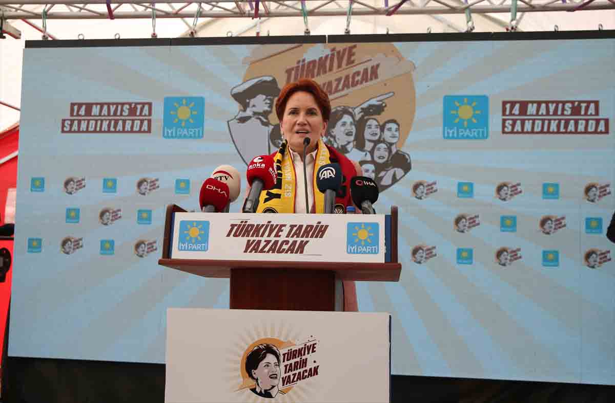 İYİ Parti Genel Başkanı Meral Akşener, depremzedeler ile bir araya geldi