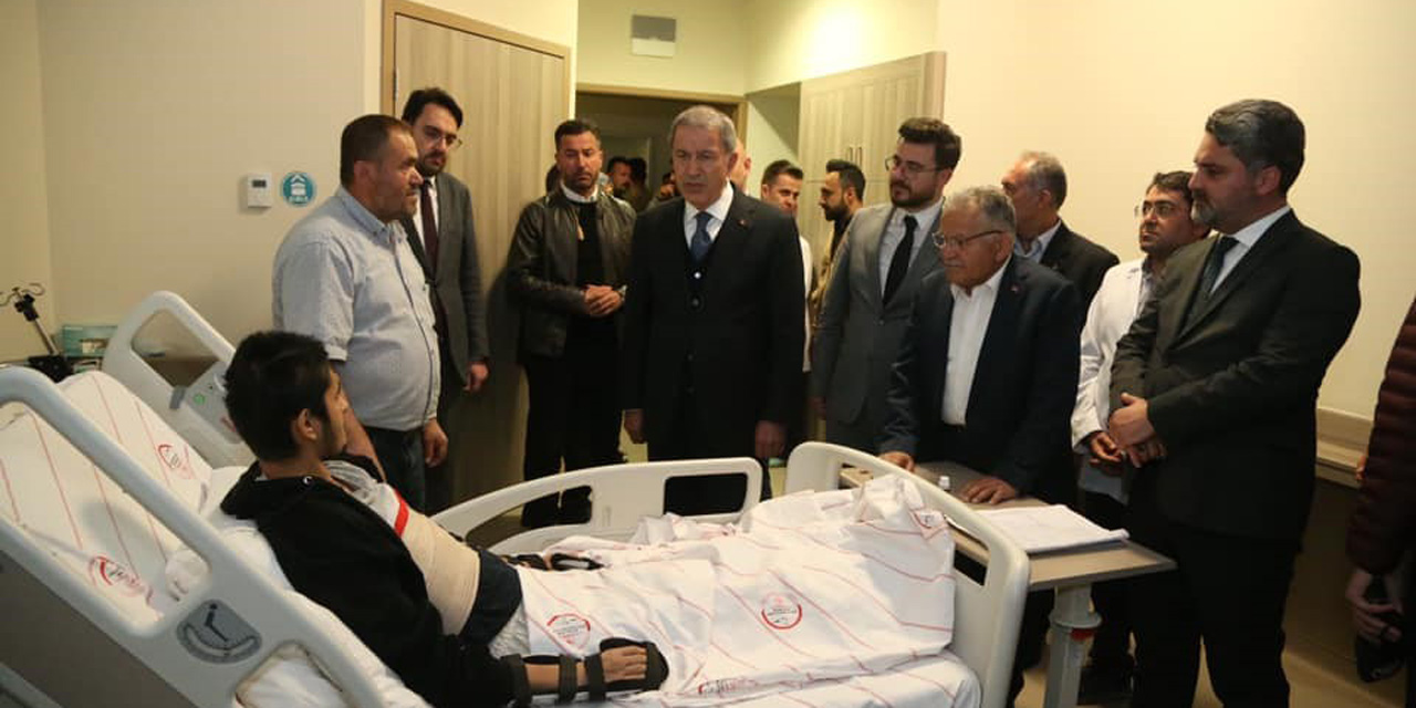 Hulusi Akar ve Memduh Büyükkılıç Kayseri Şehir Hastanesi'ni ziyaret etti
