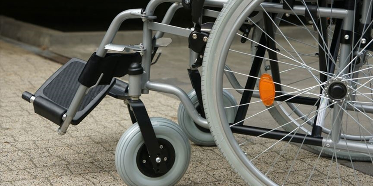 Emmanuel Macron: 2024'ten itibaren tekerlekli sandalyelerin ücreti engelli vatandaşlara iade edilecek