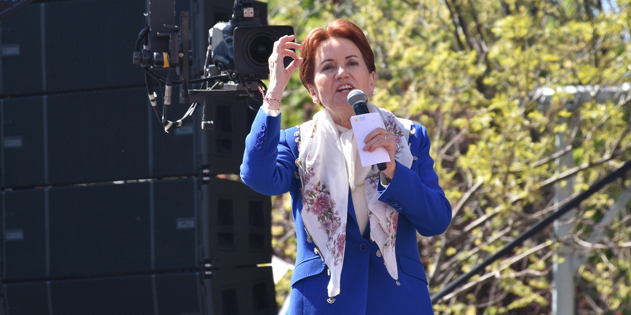 Akşener, Afyonkarahisar mitinginde vatandaşlara seslendi