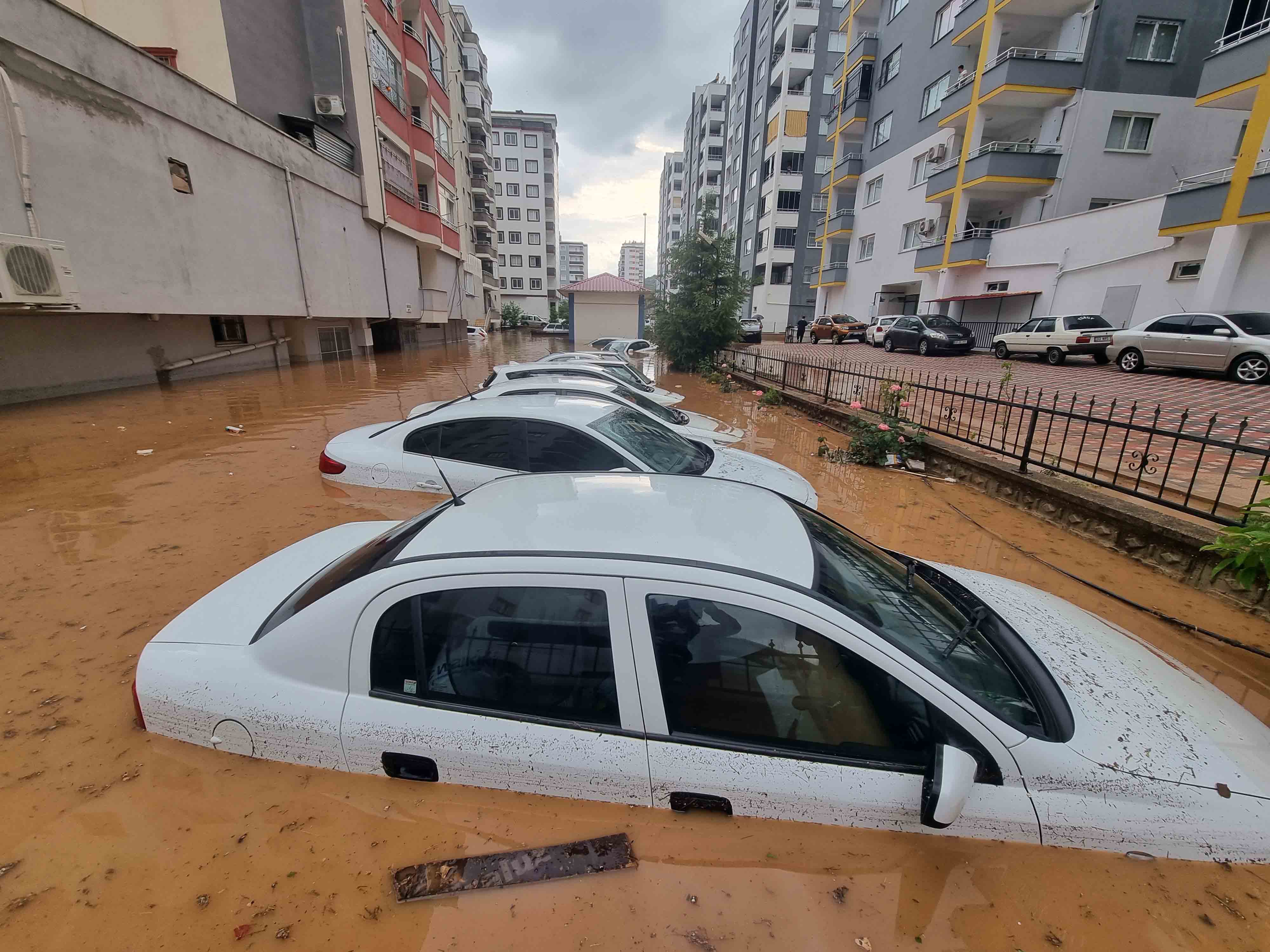 Adana Kozan'da sel felaketi etkisi sürüyor