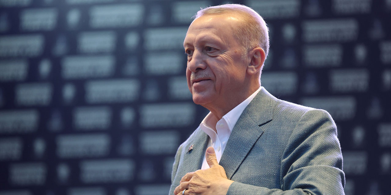 Erdoğan, Adana mitinginde depremzede öğrencilere müjdeyi verdi!