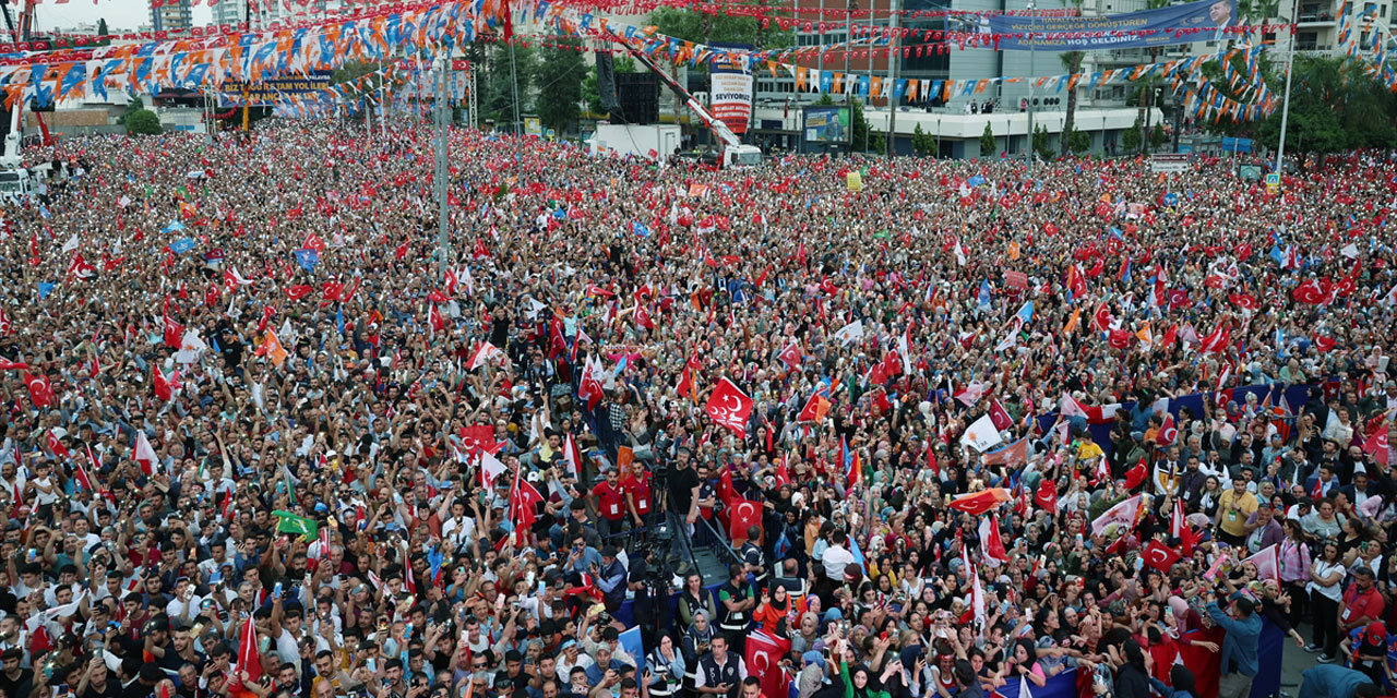 AK Parti'nin Adana mitingine kaç kişi katıldı?