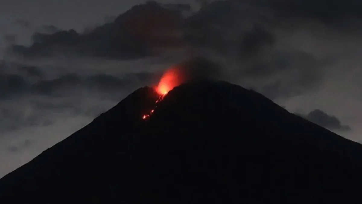 Cotopaxi Yanardağı uyandı! Kül bulutu çıkarıyor!