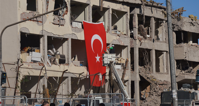 Diyarbakır’daki patlamada şehit sayısı 11’e yükseldi