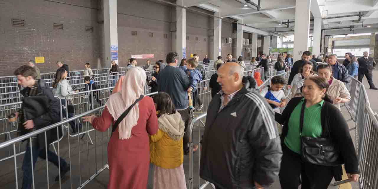 İngiltere'de Türkiye için oy verme yoğunluğu