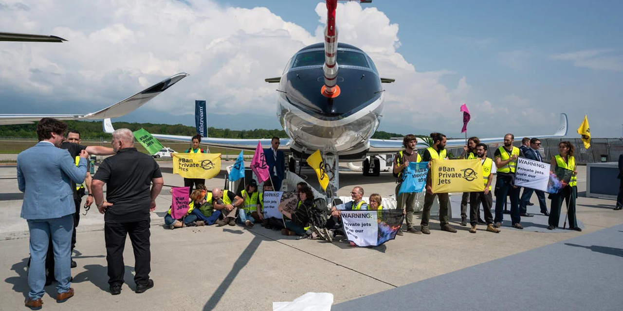 İklim aktivistleri Havalimanındaki yolu işgal etti
