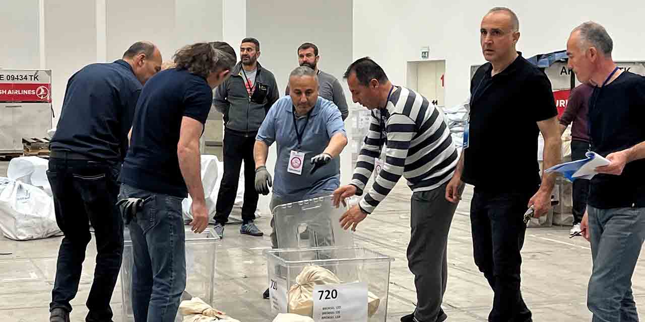 Ankara’ya getirilen yurt dışı oyları 5 kilitli çelik kapıyla koruma altında