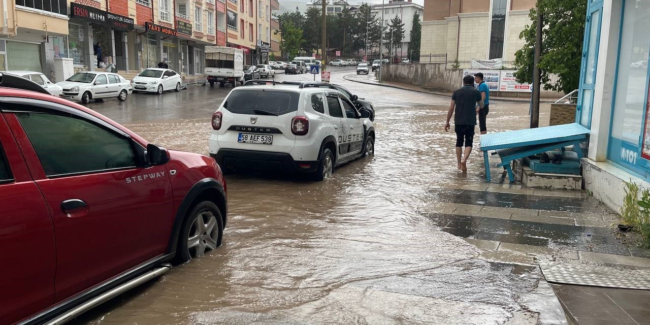 Sivas’ta yağışlar hayatı olumsuz etkiledi