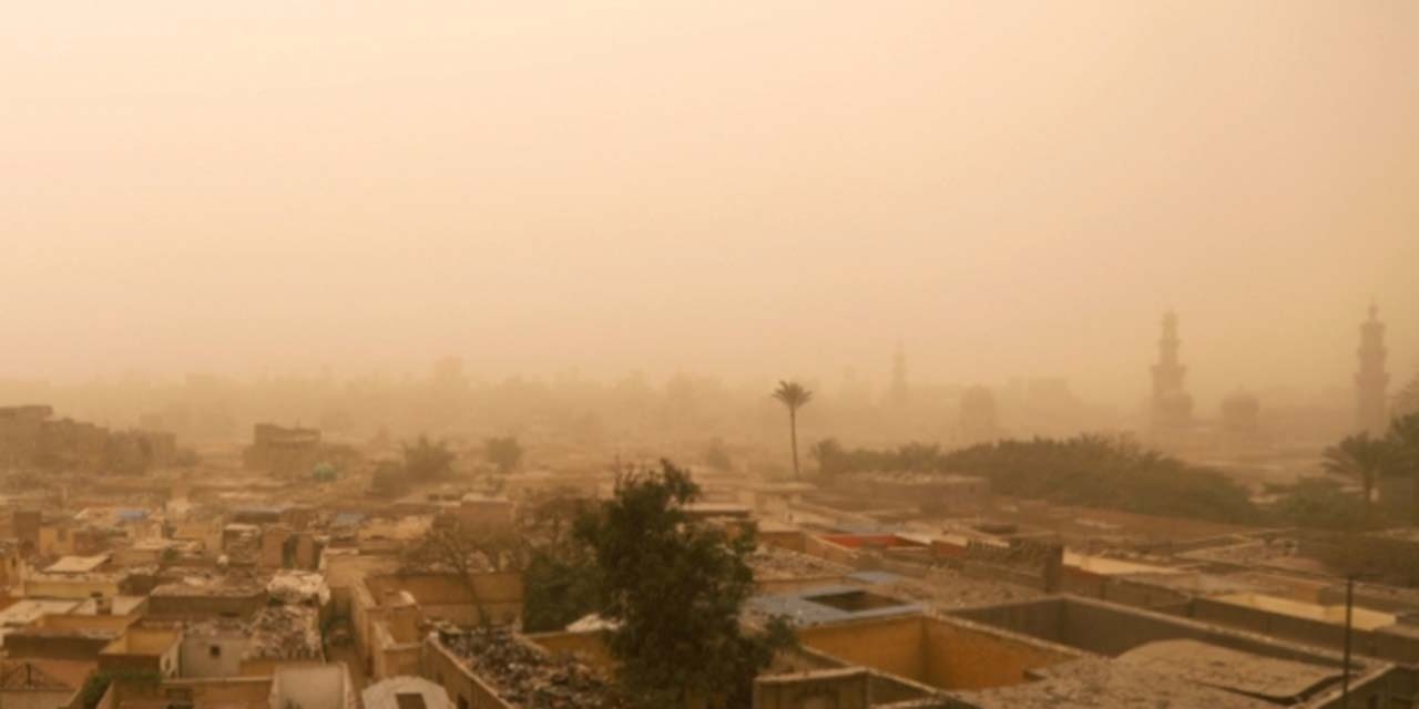 Mısır'da çıkan kum fırtınası can aldı
