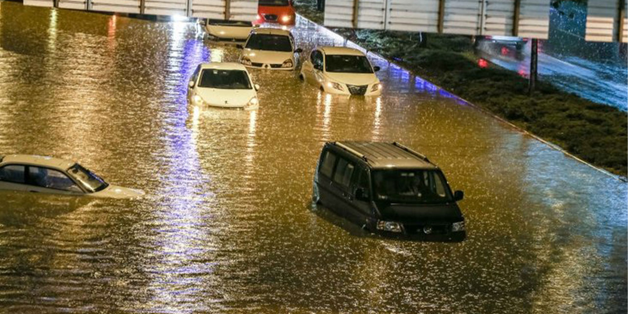 Ankara'da şiddetli yağış ve dolu hayatı felç etti