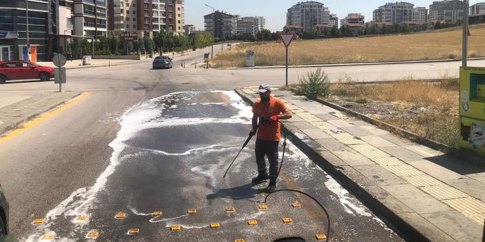 Etimesgut'ta hummalı temizlik devam ediyor