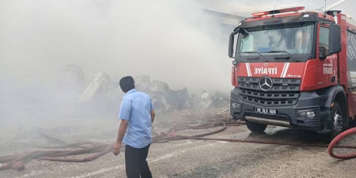 Ankara’da kereste imalathanesinde çıkan yangın korkuttu