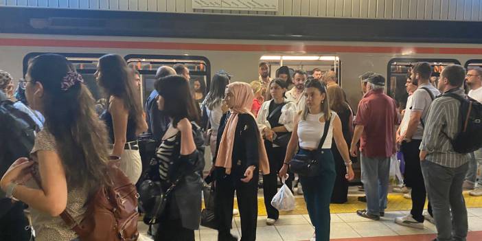 Ankara'da ulaşım sorunu büyüyor! Sabah saatlerinde metro tıklım tıklım!