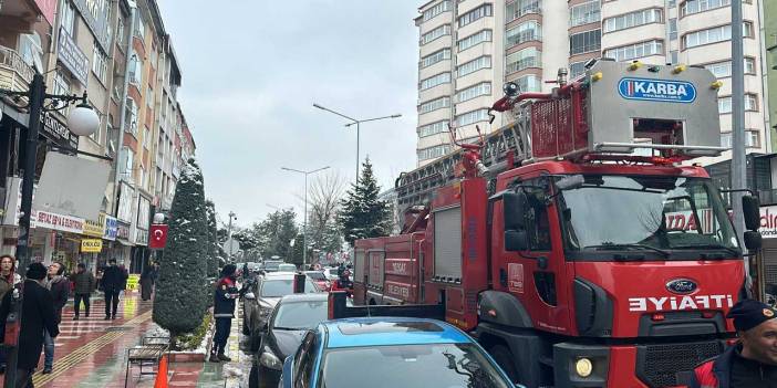 Yozgat Belediyesi, buz kütlelerini temizleyerek olası tehlikeleri önlüyor