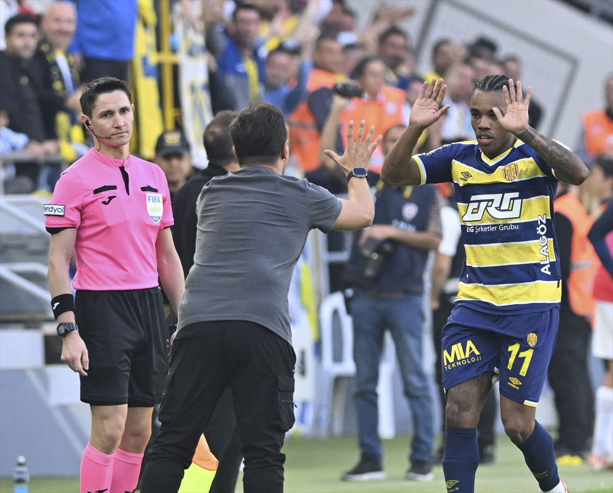 aa-20231007-32336748-32336743-mke-ankaragucu-mondihome-kayserispor.jpg