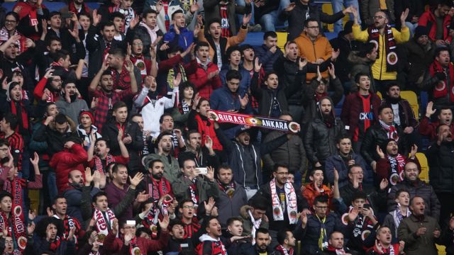 genclerbirligi-taraftarlari-kulup-yonetimiyle-bir-kez-daha-ayristi-1622103280.jpg