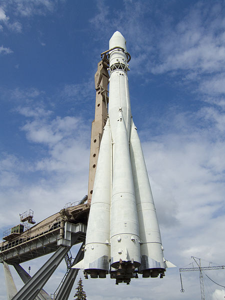 450px-semyorka-rocket-r7-by-sergei-korolyov-in-vdnh-ostankino-raf0540.jpg