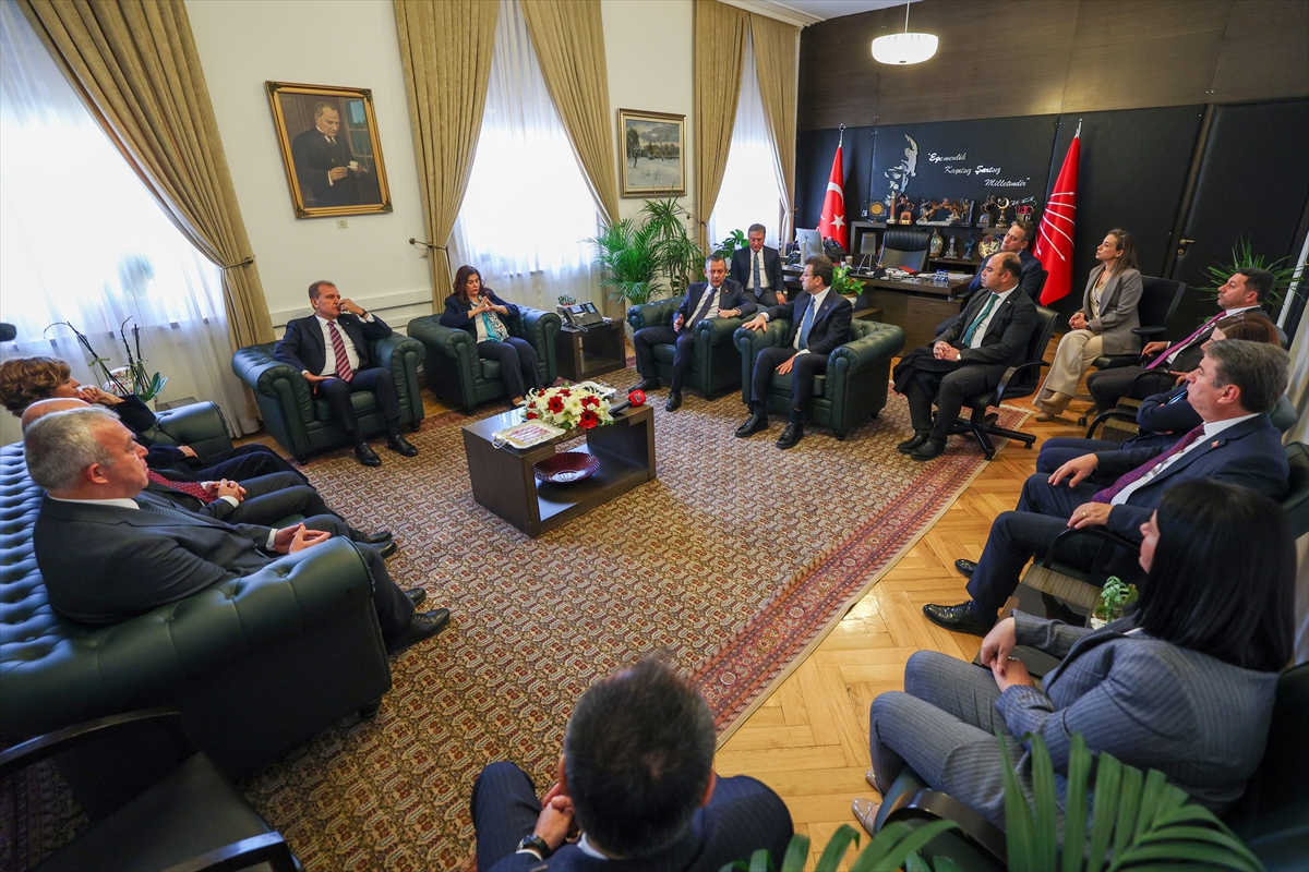 aa-20241105-36108984-36108982-chp-genel-baskani-ozel-imamoglunu-kabul-etti.jpg