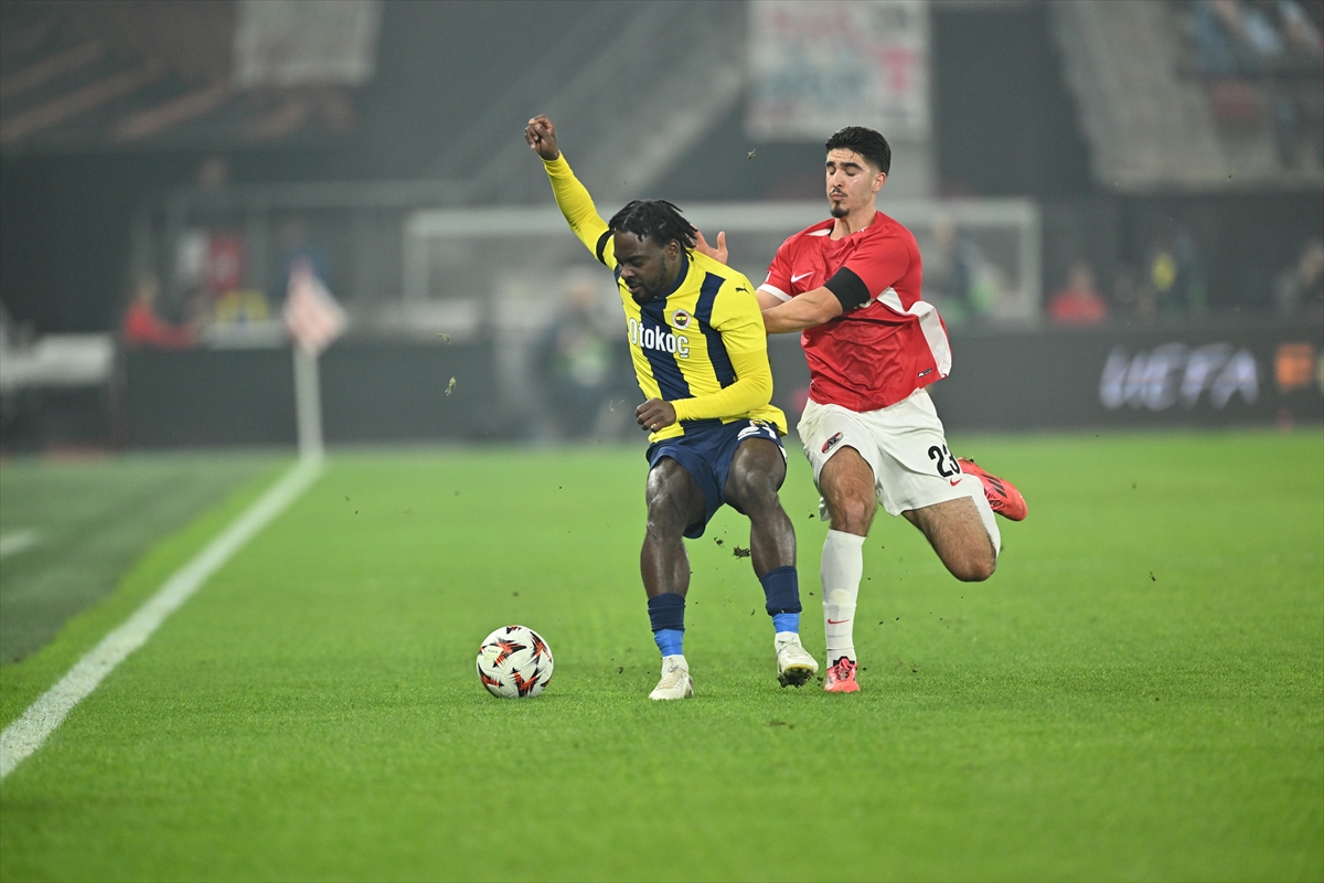 aa-20241107-36135954-36135951-az-alkmaar-fenerbahce.jpg