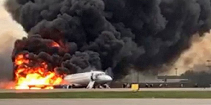 Rusya'daki uçak yangınında 13 kişi öldü
