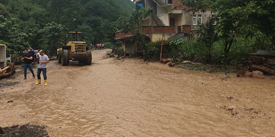 Trabzon'un Araklı ilçesinde yaşanan sel felaketinde bilanço giderek artıyor