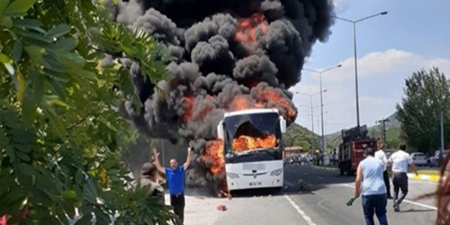 Balıkesir'de yolcu otobüsü alev aldı! 5 ölü