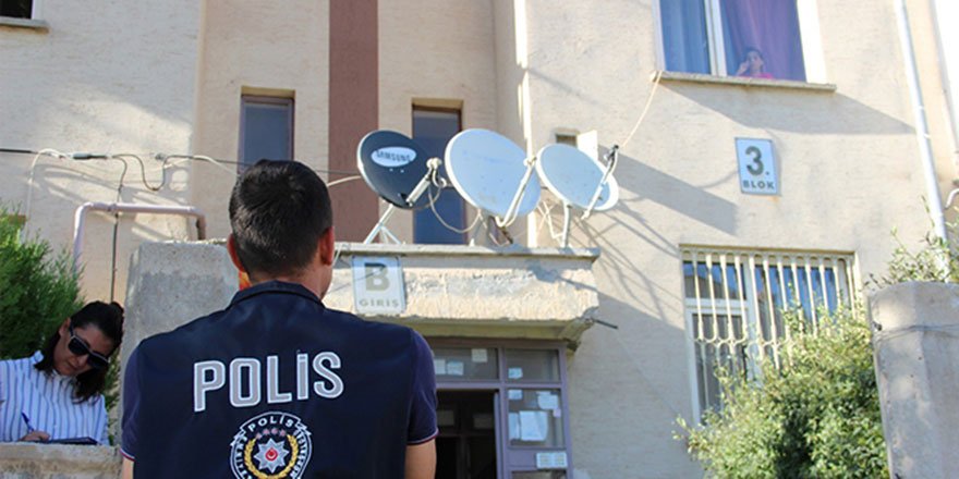 Annesi kilitledi, polis çilingirle kurtardı