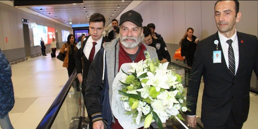 Emmy Ödülleri'nde 'En İyi Erkek Oyuncu' ödülünü alan Haluk Bilginer İstanbul'a geldi