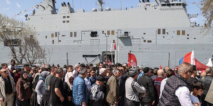 TCG Anadolu gemisi, ziyaretçi akınına uğradı